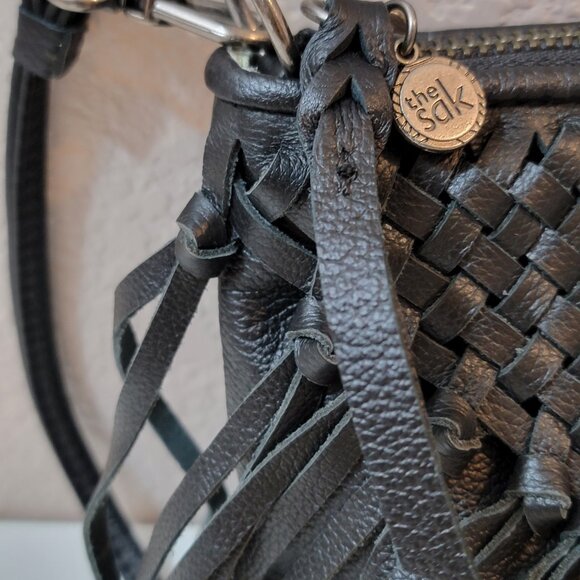 NWT The Sak Black Woven Leather Fringe Crossbody Bag Silver Hardware - Picture 4 of 13